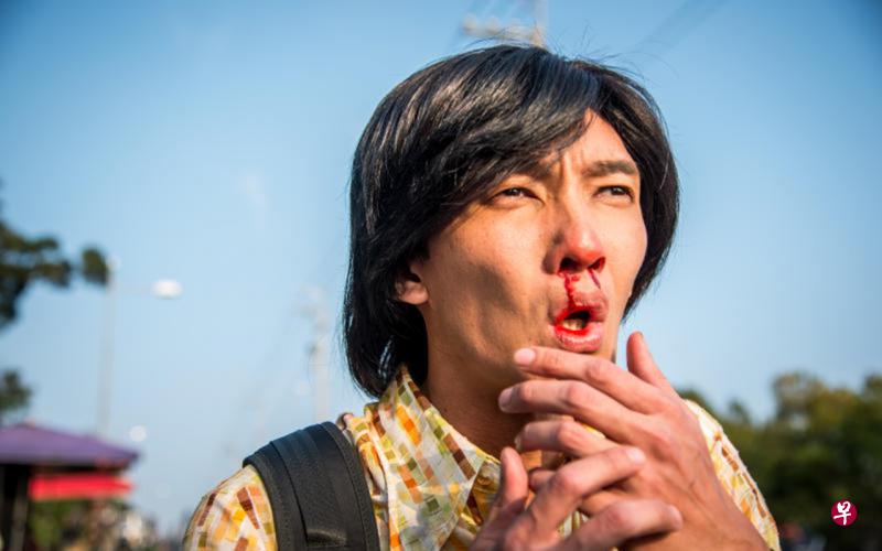 陈俊权演戏不顾形象。(嘉华提供) 陈俊权演戏不顾形象。(嘉华提供)