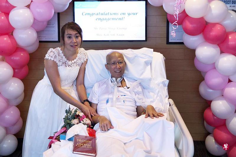 彭明光(58岁)在上月15日,与许素娟(49岁)在伊丽莎白医院内窥镜中心,举办温馨感人的订婚仪式,约两周后撒手离世。(档案照片) 彭明光(58岁)在上月15日,与许素娟(49岁)在伊丽莎白医院内窥镜中心,举办温馨感人的订婚仪式,约两周后撒手离世。(档案照片)