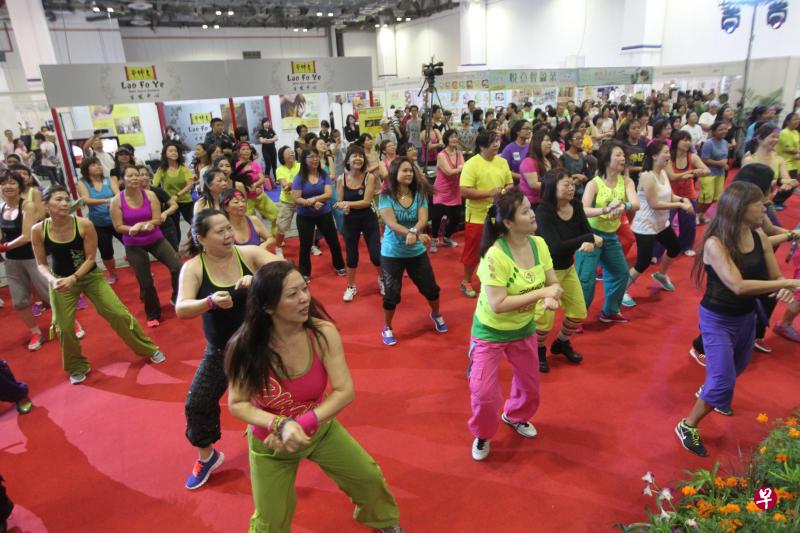 人跳尊巴舞要留意身体体能,预防受伤。(档案照) 人跳尊巴舞要留意身体体能,预防受伤。(档案照)