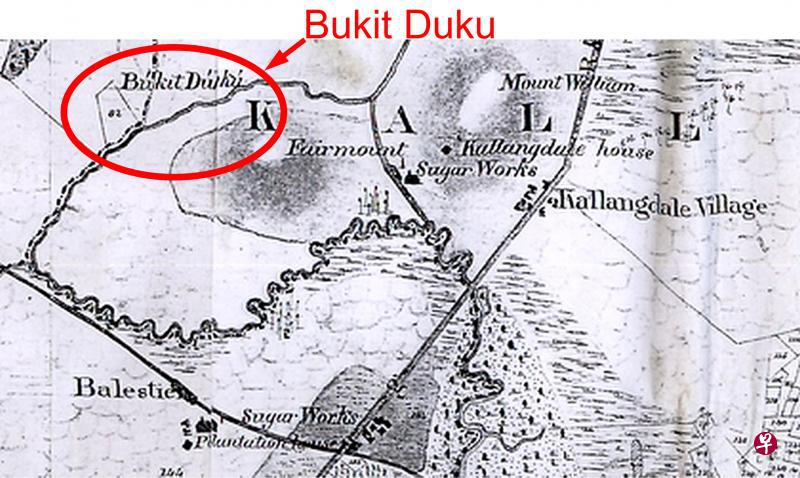 (图1)1849年新加坡内陆测量地图(局部),红圈内的小山丘Bukit Duku为后来双林寺所在。山前可见当年加冷河上游,因受山的阻挡转向流了一个弯弯曲曲的椭圆形,才重回主流。 (图1)1849年新加坡内陆测量地图(局部),红圈内的小山丘Bukit Duku为后来双林寺所在。山前可见当年加冷河上游,因受山的阻挡转向流了一个弯弯曲曲的椭圆形,才重回主流。
