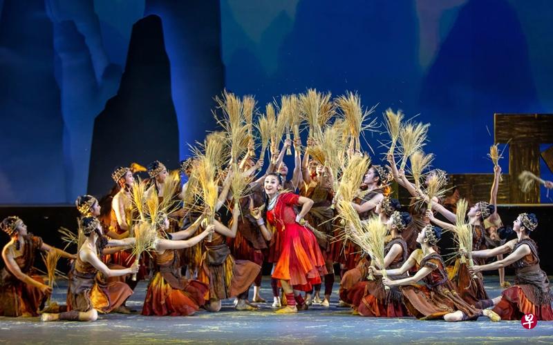 舞剧《花界人间》核心源于壮族花神信仰,走进壮族先民构造的天上、大地、水下三界。(主办单位提供) 舞剧《花界人间》核心源于壮族花神信仰,走进壮族先民构造的天上、大地、水下三界。(主办单位提供)