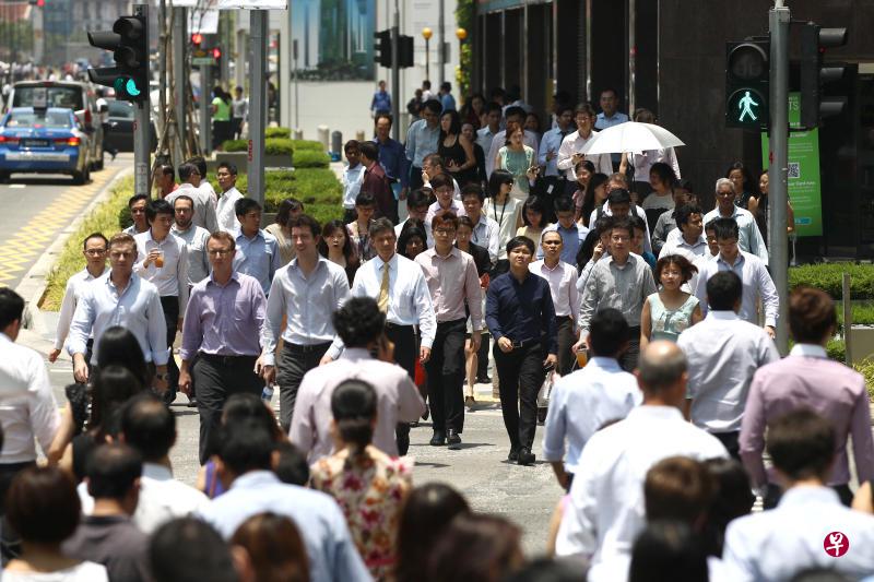 人力市场紧缩、一些行业请人难,本地因而出现不少“闹失踪”的员工,约了面试不出现,甚至签了雇佣合约都不上班。(档案照) 人力市场紧缩、一些行业请人难,本地因而出现不少“闹失踪”的员工,约了面试不出现,甚至签了雇佣合约都不上班。(档案照)