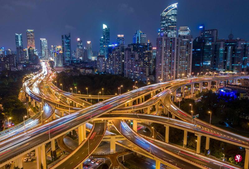 中国改革开放以来的崛起也是以经济崛起为核心的,这个过程中企业家群体的作用自然怎么评估都不为过。不过,在进入新时代以来,因为内外环境的急剧变迁,企业家群体面临前所未有的严峻挑战。(互联网) 中国改革开放以来的崛起也是以经济崛起为核心的,这个过程中企业家群体的作用自然怎么评估都不为过。不过,在进入新时代以来,因为内外环境的急剧变迁,企业家群体面临前所未有的严峻挑战。(互联网)