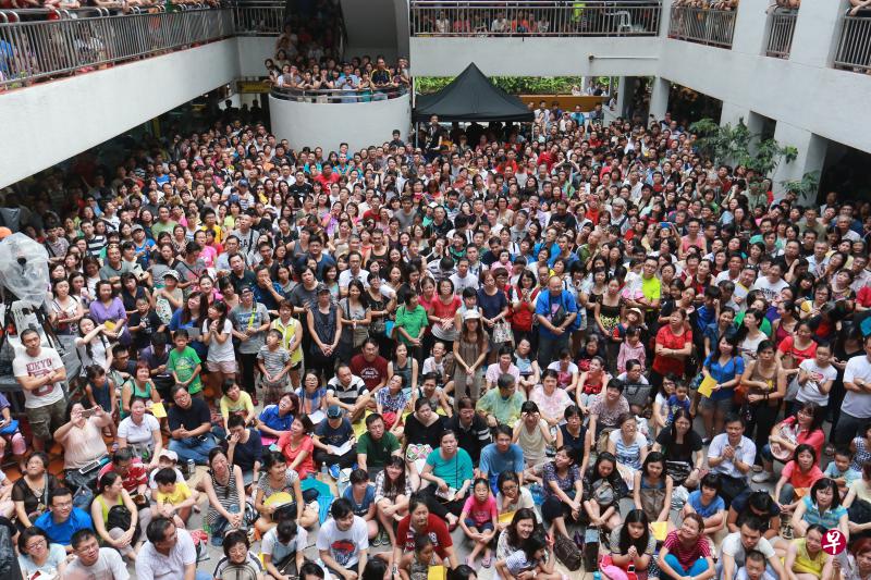 配合18日“再出发”,《联合晚报》当天(星期五)下午4时将在淡滨尼天地(Our Tampines Hub)主办盛大的推介仪式路演;届时,读者也有机会参与一连串的趣味活动,与晚报团队互动交流,赢取丰富的奖品。(唐家鸿摄) 配合18日“再出发”,《联合晚报》当天(星期五)下午4时将在淡滨尼天地(Our Tampines Hub)主办盛大的推介仪式路演;届时,读者也有机会参与一连串的趣味活动,与晚报团队互动交流,赢取丰富的奖品。(唐家鸿摄)