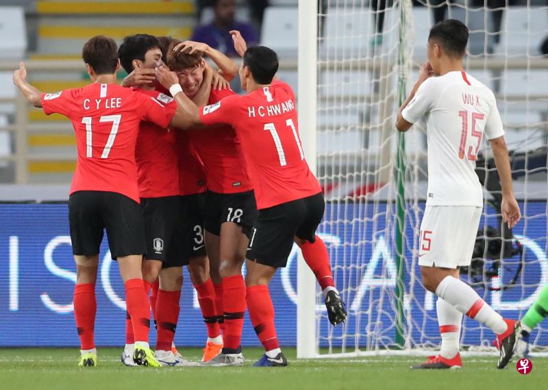 中国官方通讯社新华社评论称,中国男足完败于韩国绝对是悲哀。(路透社) 中国官方通讯社新华社评论称,中国男足完败于韩国绝对是悲哀。(路透社)