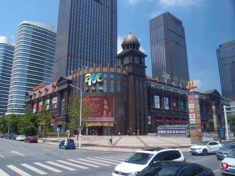 南通新城区市容新颖现代。 南通新城区市容新颖现代。