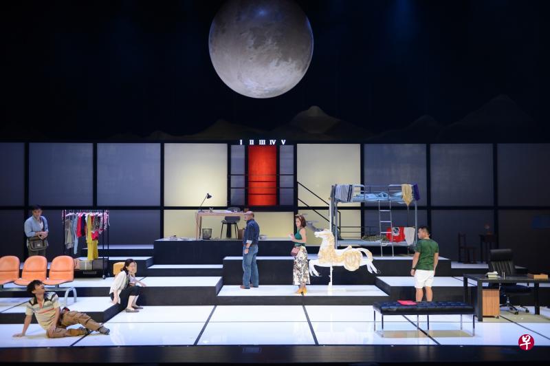 《庄子兵法》是2017年台湾剧场界大热之作,曾三度加演。 《庄子兵法》是2017年台湾剧场界大热之作,曾三度加演。