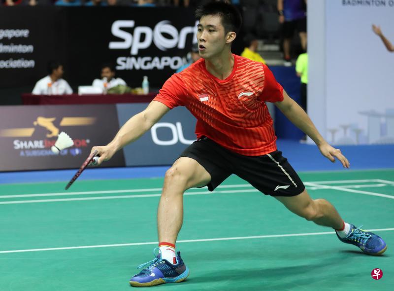 骆建佑经过44分钟的战斗后,取得半决赛门票。(新加坡羽毛球总会提供) 骆建佑经过44分钟的战斗后,取得半决赛门票。(新加坡羽毛球总会提供)