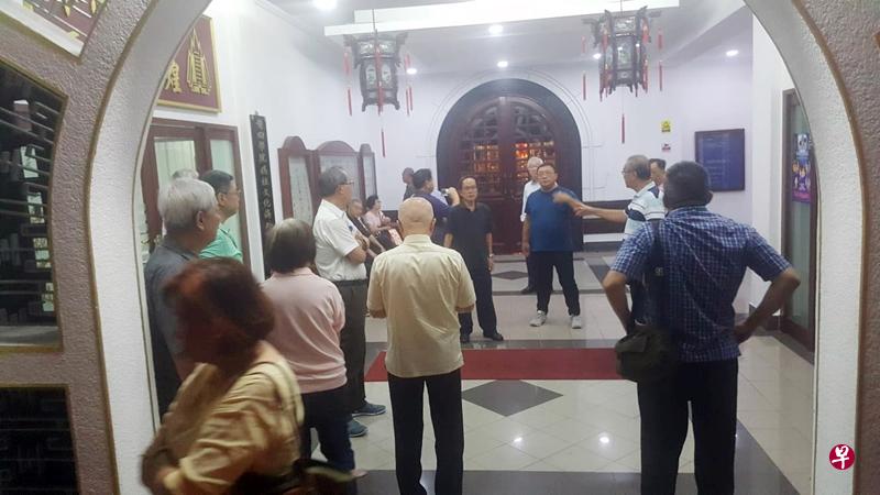 多名理事“受困”会馆,无法如期举行会议。(受访者提供) 多名理事“受困”会馆,无法如期举行会议。(受访者提供)