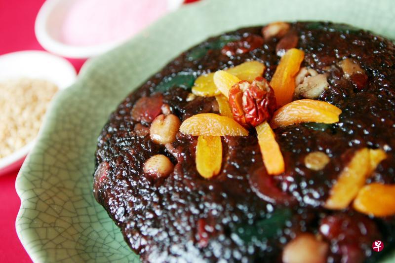 过春节,一桌筵席热热闹闹,最后一道点心就靠八宝饭撑市面了。(档案照) 过春节,一桌筵席热热闹闹,最后一道点心就靠八宝饭撑市面了。(档案照)