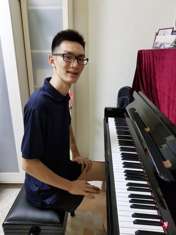 除了演奏,蔡哲轩也热衷于编曲。(受访者提供) 除了演奏,蔡哲轩也热衷于编曲。(受访者提供)