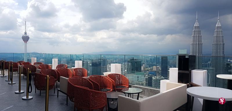 悦榕庄酒店位处吉隆坡中央地带,极目远望能看得到吉隆坡所有的著名建筑。(陈宗耀摄) 悦榕庄酒店位处吉隆坡中央地带,极目远望能看得到吉隆坡所有的著名建筑。(陈宗耀摄)