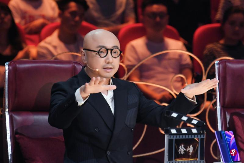 左起三名常驻演技导师:徐峥严谨,吴秀波理性,章子怡经验丰富。名导陈凯歌、“憨豆先生”受邀担任嘉宾评审。 左起三名常驻演技导师:徐峥严谨,吴秀波理性,章子怡经验丰富。名导陈凯歌、“憨豆先生”受邀担任嘉宾评审。