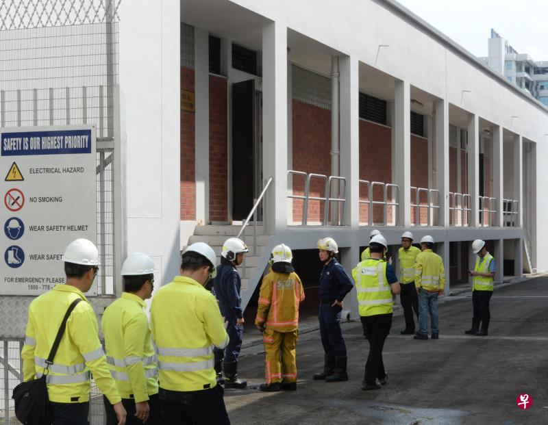 位于光明山通道的新能源电力站失火,新能源集团职员事后现场调查。(潘丰源摄) 位于光明山通道的新能源电力站失火,新能源集团职员事后现场调查。(潘丰源摄)