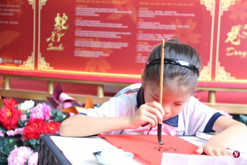 “己亥年全国春联比赛”吸引不少学生参加。(周星衢基金提供) “己亥年全国春联比赛”吸引不少学生参加。(周星衢基金提供)