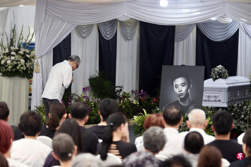 冯伟衷的告别式约200人到场。 冯伟衷的告别式约200人到场。