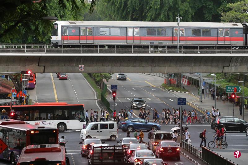 公众对陆路交通系统的三大期望是更加便利(76%)、四通八达(62%)以及快捷(57%)。(档案照) 公众对陆路交通系统的三大期望是更加便利(76%)、四通八达(62%)以及快捷(57%)。(档案照)