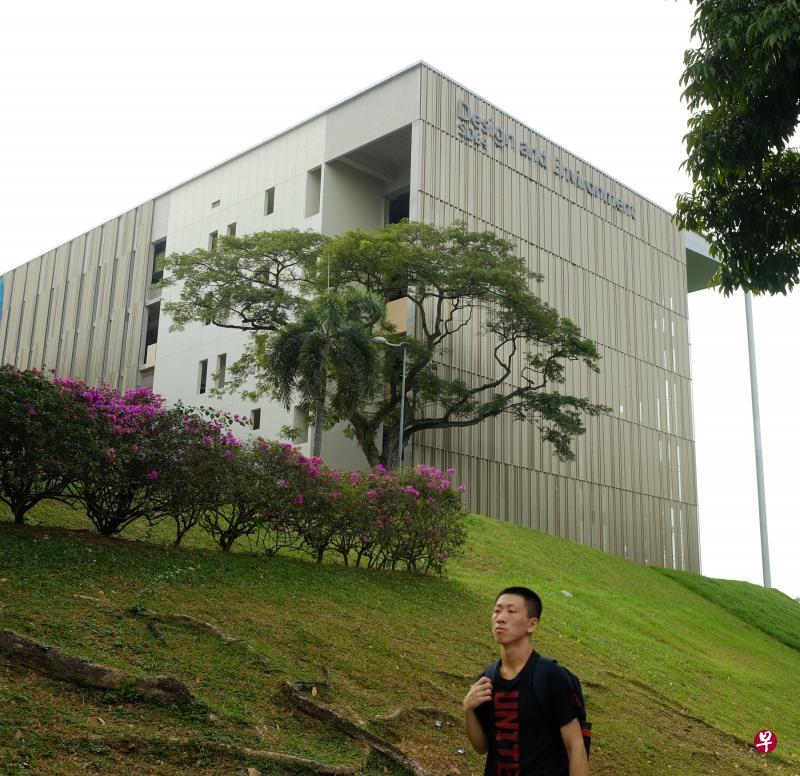 这座耗时约两年建成的净零能源建筑(Net-Zero Energy Building)“SDE4”就坐落在国大设计与环境学院内,是学院的第四栋建筑。(曾坤顺摄) 这座耗时约两年建成的净零能源建筑(Net-Zero Energy Building)“SDE4”就坐落在国大设计与环境学院内,是学院的第四栋建筑。(曾坤顺摄)