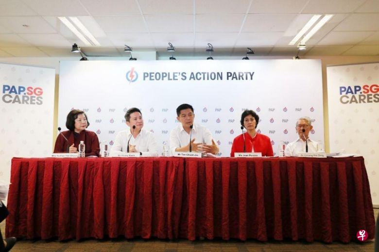 人民行动党乐龄行动小组提呈建议书,希望政府能进一步改善年长者生活,提议包括提高年长员工的雇主公积金缴交率。(海峡时报) 人民行动党乐龄行动小组提呈建议书,希望政府能进一步改善年长者生活,提议包括提高年长员工的雇主公积金缴交率。(海峡时报)