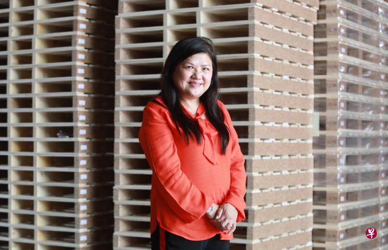 联合木业控股董事经理叶美思:我们必须有绿色和可持续的商业模式,并用科技来证明我们所描述的产品确实达到标准。我们也要引入科技才能与同行竞争。(唐家鸿摄) 联合木业控股董事经理叶美思:我们必须有绿色和可持续的商业模式,并用科技来证明我们所描述的产品确实达到标准。我们也要引入科技才能与同行竞争。(唐家鸿摄)