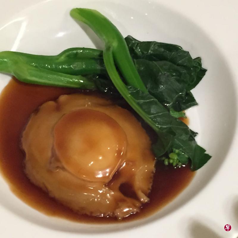 蚝皇四头鲍鱼。（餐馆提供）