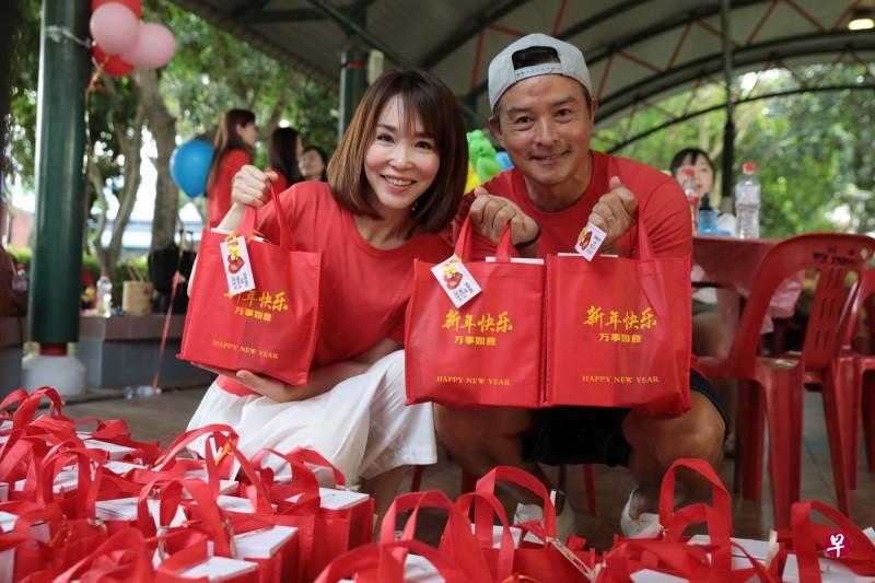 李铭顺本命年,太太范文芳:会帮李铭顺多买几条红内裤!(档案照) 李铭顺本命年,太太范文芳:会帮李铭顺多买几条红内裤!(档案照)