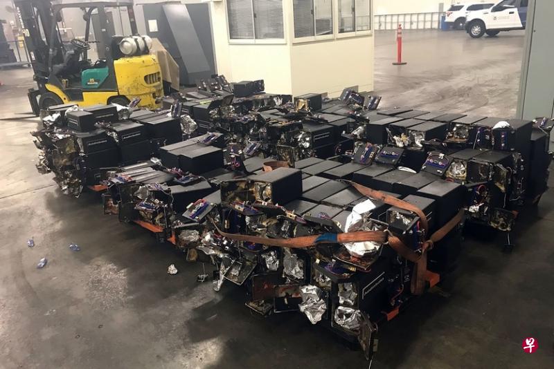 澳洲联邦警察公开的照片展示执法人员从两个集装箱起获的毒品。(法新社) 澳洲联邦警察公开的照片展示执法人员从两个集装箱起获的毒品。(法新社)