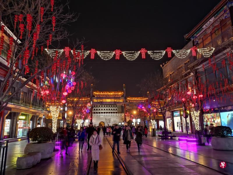 前门步行街是北京“点亮”夜间消费重点打造的商圈。(孟丹丹摄) 前门步行街是北京“点亮”夜间消费重点打造的商圈。(孟丹丹摄)