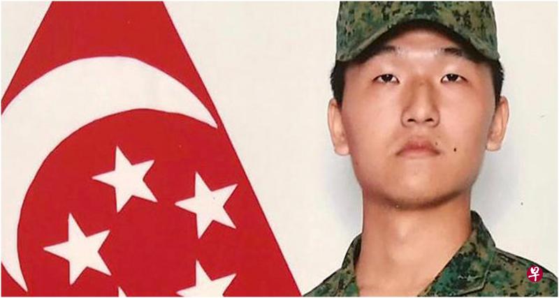 刘凯去年参加野外军训时,一辆Bionix步兵战车倒退撞上他驾驶的路虎军车,导致他伤重身亡。(档案照) 刘凯去年参加野外军训时,一辆Bionix步兵战车倒退撞上他驾驶的路虎军车,导致他伤重身亡。(档案照)