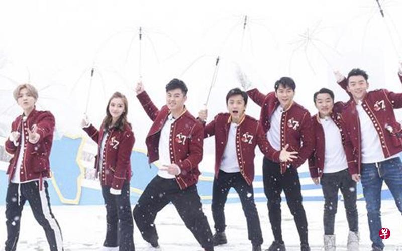 鹿晗(左一)、陈赫(左三)、邓超(左四)和王祖蓝(右二)退出阵容,其余三人继续“奔跑”。(互联网) 鹿晗(左一)、陈赫(左三)、邓超(左四)和王祖蓝(右二)退出阵容,其余三人继续“奔跑”。(互联网)