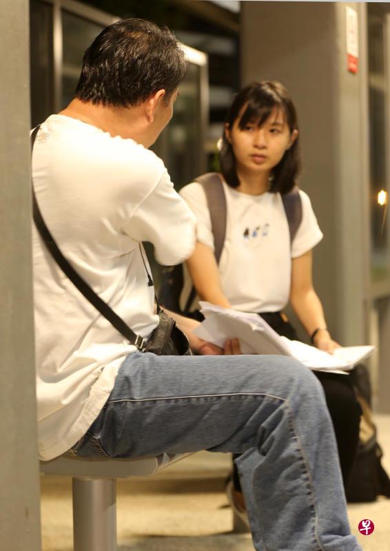 李志强称复印了死亡证书,但承包商却称没收到。(图/曾宪隆) 李志强称复印了死亡证书,但承包商却称没收到。(图/曾宪隆)