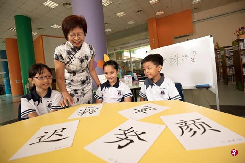 作者认为,在特选学校的华文教师,有先决条件推广华文的学习,不必因此感到畏惧。(档案照片) 作者认为,在特选学校的华文教师,有先决条件推广华文的学习,不必因此感到畏惧。(档案照片)
