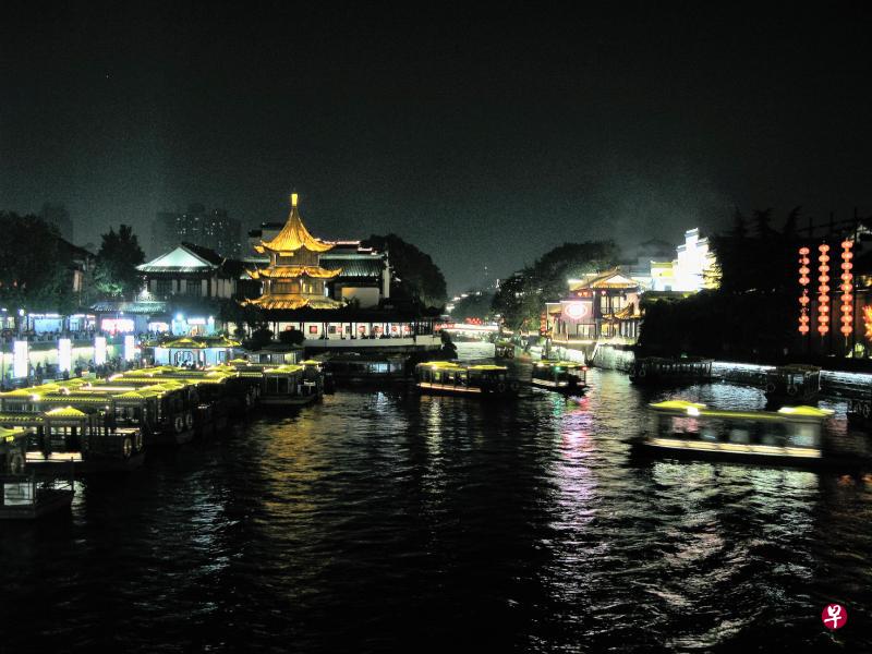 秦淮河夜景。 秦淮河夜景。