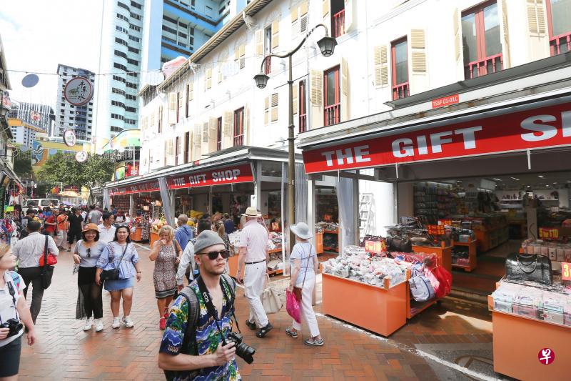 新加坡旅游局昨天在记者会上公布的旅游数据显示,去年入境旅客人次从前年的1740万增至1850万,增幅达6.2%。(梁伟康摄) 新加坡旅游局昨天在记者会上公布的旅游数据显示,去年入境旅客人次从前年的1740万增至1850万,增幅达6.2%。(梁伟康摄)
