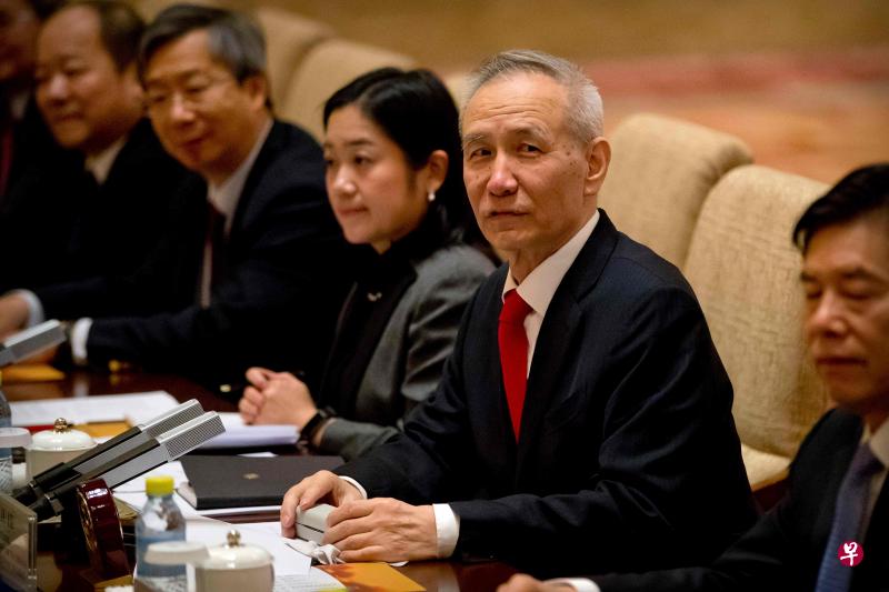 分析认为,加了“特使”职衔等同于增加了刘鹤的授权,在一些重要问题上,他代表的将不仅是中国政府,也代表习近平。(档案照/法新社) 分析认为,加了“特使”职衔等同于增加了刘鹤的授权,在一些重要问题上,他代表的将不仅是中国政府,也代表习近平。(档案照/法新社)