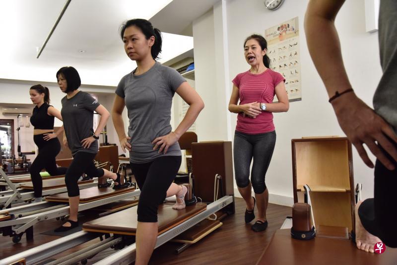 林斯萍(红衣者)在不同的年龄段选择不同的运动方式,她感觉人生40岁才开始。 林斯萍(红衣者)在不同的年龄段选择不同的运动方式,她感觉人生40岁才开始。