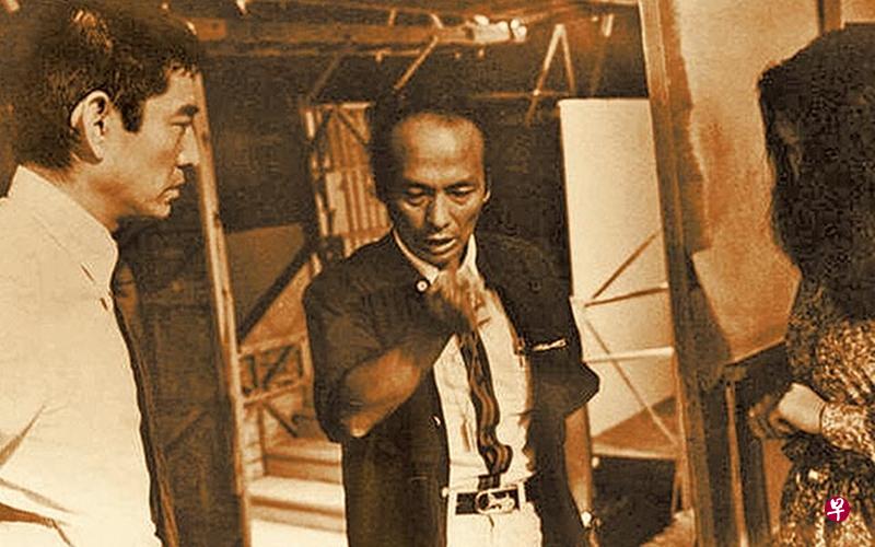 高仓健(左)演出《追捕》,佐藤纯弥在片场指导。(互联网) 高仓健(左)演出《追捕》,佐藤纯弥在片场指导。(互联网)