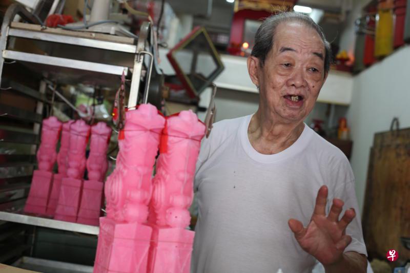 许良全表示制作可食用糖狮,本地仅他一人。(陈佩敏摄) 许良全表示制作可食用糖狮,本地仅他一人。(陈佩敏摄)