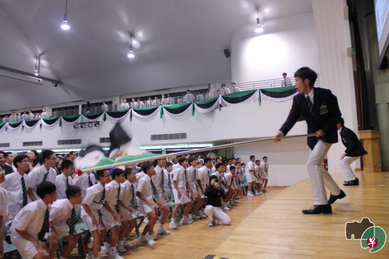 “团结”口号影响每一代莱佛士人。(莱书提供) “团结”口号影响每一代莱佛士人。(莱书提供)