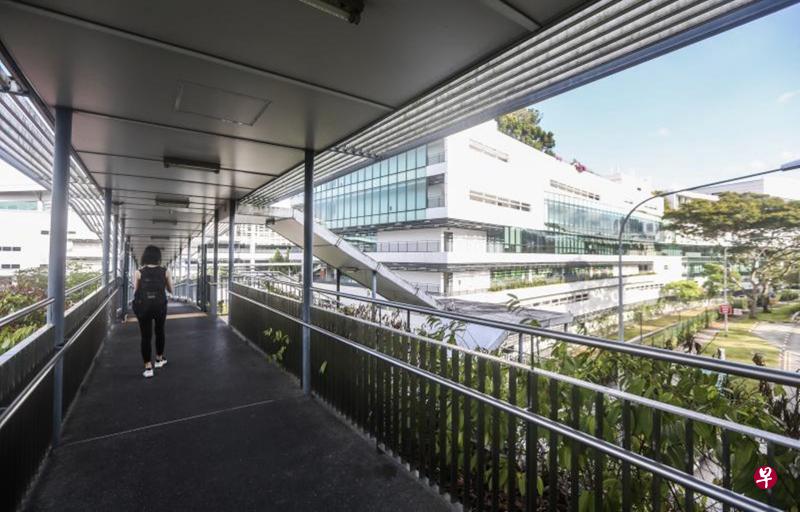 这起伤人案发生在工艺教育学院西区学院外面的行人天桥上。 这起伤人案发生在工艺教育学院西区学院外面的行人天桥上。