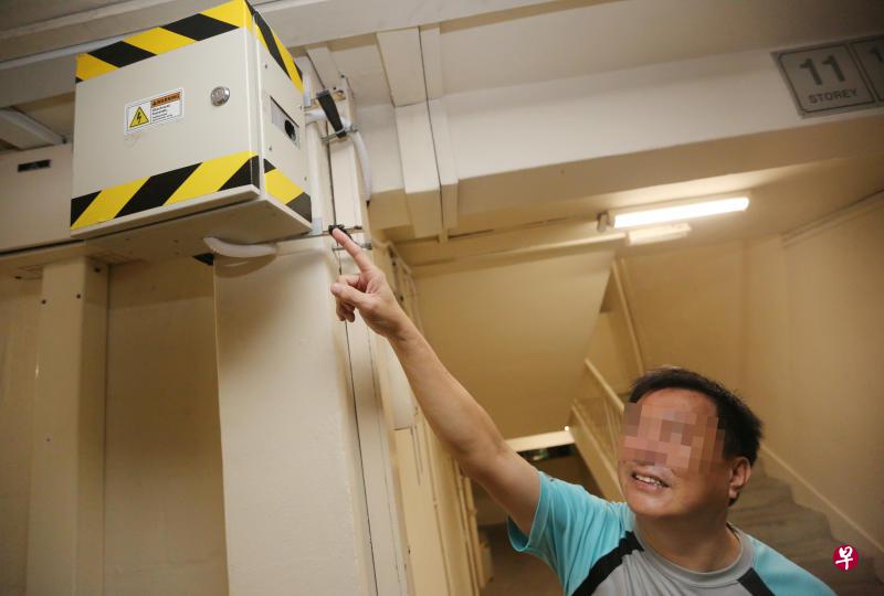 蔡先生指电眼镜头对准家门,让人觉得隐私被侵犯。 蔡先生指电眼镜头对准家门,让人觉得隐私被侵犯。