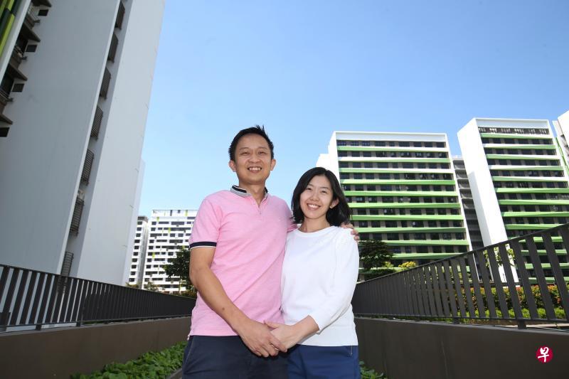 工程师傅德耀与妻子是其中一户选择保留普通户头存款的家庭。(谢智扬摄) 工程师傅德耀与妻子是其中一户选择保留普通户头存款的家庭。(谢智扬摄)