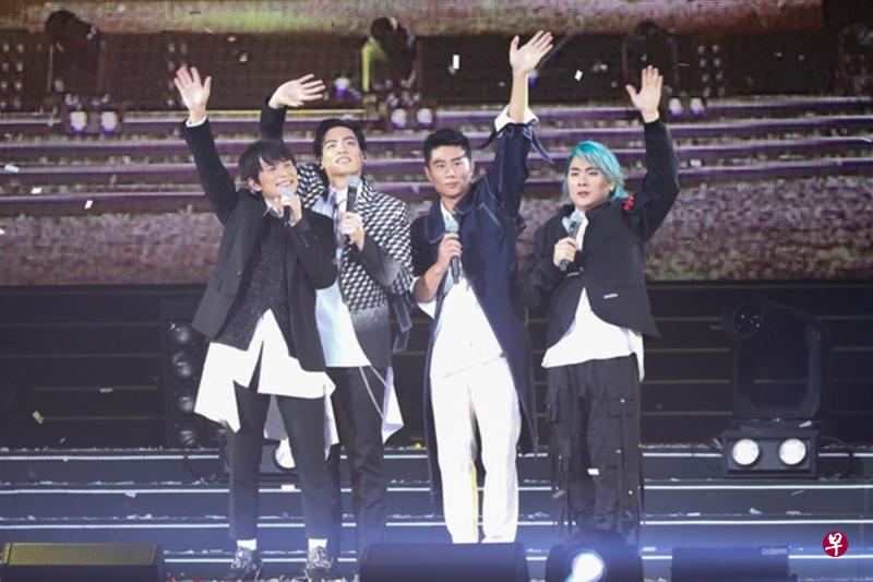 5566昨晚在小巨蛋开唱独缺王少伟。(互联网) 5566昨晚在小巨蛋开唱独缺王少伟。(互联网)