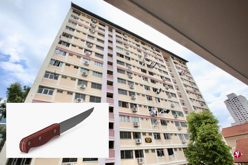被告在父亲居住的组屋单位外刀袭父亲。(陈佩敏摄) 被告在父亲居住的组屋单位外刀袭父亲。(陈佩敏摄)