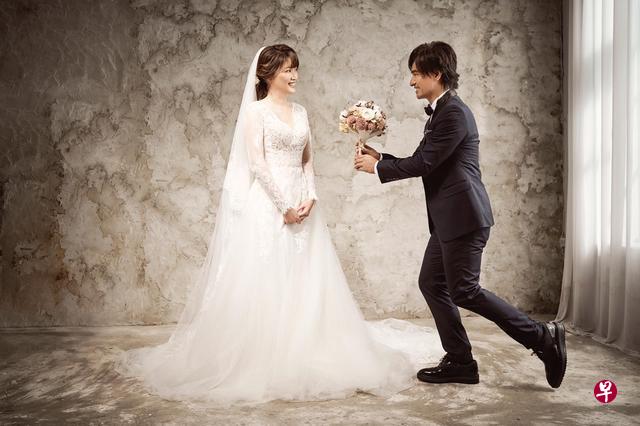 尤秋兴(右)和未婚妻Jenny今在台南订婚。(互联网) 尤秋兴(右)和未婚妻Jenny今在台南订婚。(互联网)