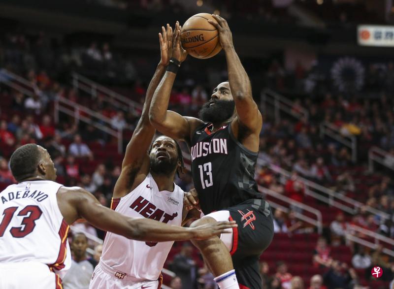 本赛季的哈登(右)无人可挡。(路透社) 本赛季的哈登(右)无人可挡。(路透社)