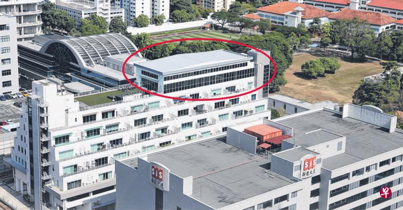 红圈之处便是Alexcier大楼的八楼和额外楼层所在。(谢智扬摄) 红圈之处便是Alexcier大楼的八楼和额外楼层所在。(谢智扬摄)