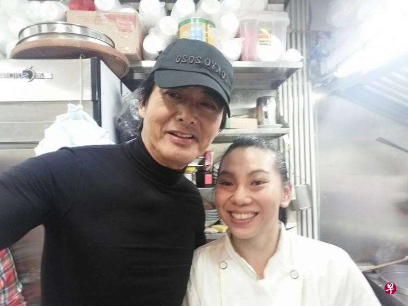 周润发现身支持王莉莉。(面簿) 周润发现身支持王莉莉。(面簿)