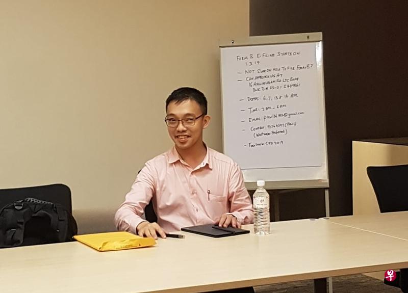 李彬逢和几名会计师朋友,将在今年4月其中两个周末,为德士司机和小贩等自雇人士免费报税。(受访者提供) 李彬逢和几名会计师朋友,将在今年4月其中两个周末,为德士司机和小贩等自雇人士免费报税。(受访者提供)