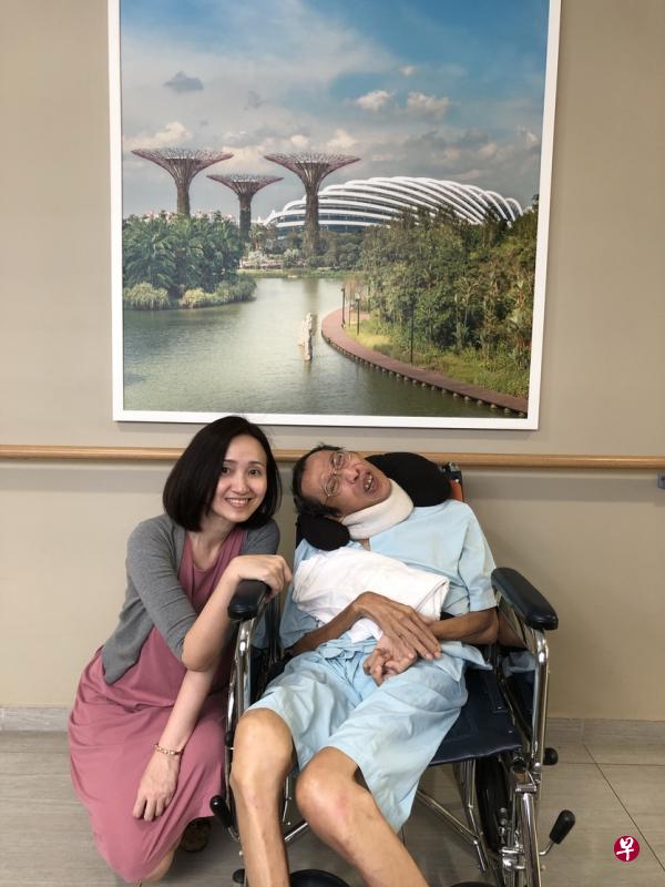 作者在《黄人还要继续流浪》采访后,与挤眉弄眼的李文合照。(作者提供) 作者在《黄人还要继续流浪》采访后,与挤眉弄眼的李文合照。(作者提供)